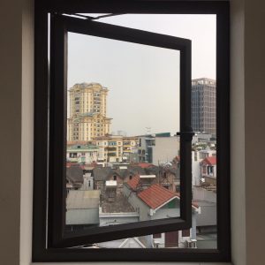 Cửa sổ mở quay 1 cánh nhôm hệ 55 vát cạnh